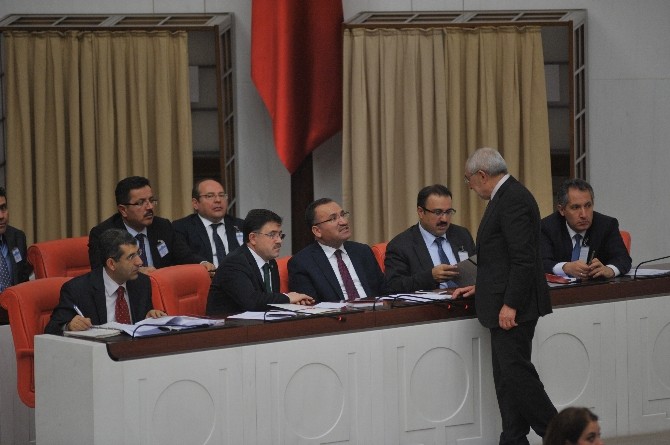 Anayasa değişiklik teklifinin 6. maddesi kabul edildi
