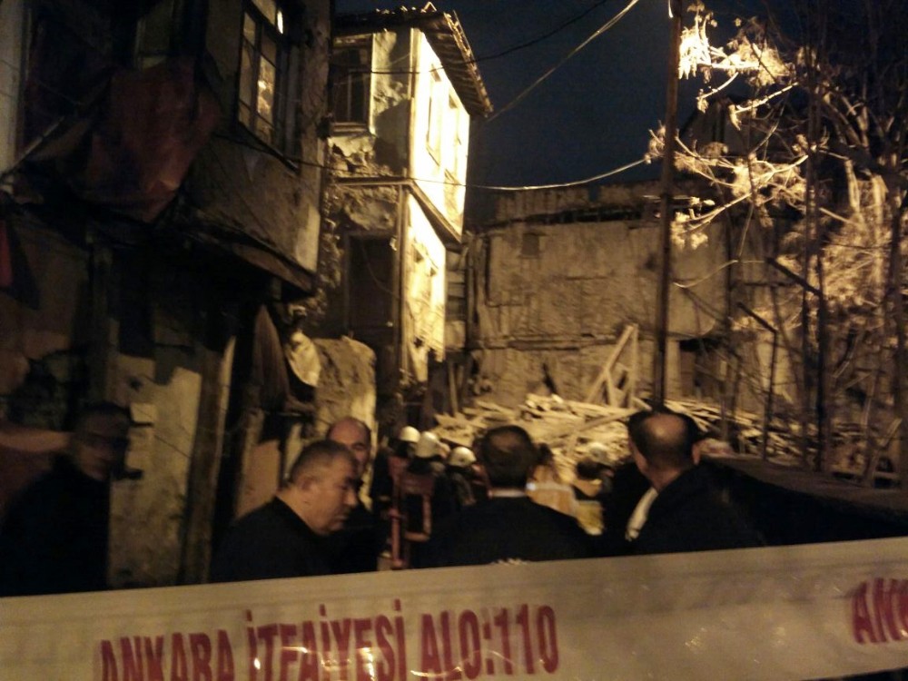 Başkent’te 2 katlı metruk bina çöktü