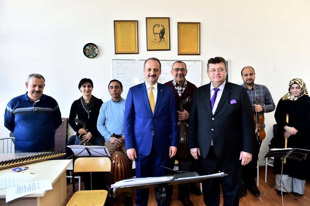Başkan Akgül’den konservatuvar öğrencilerine sürpriz ziyaret