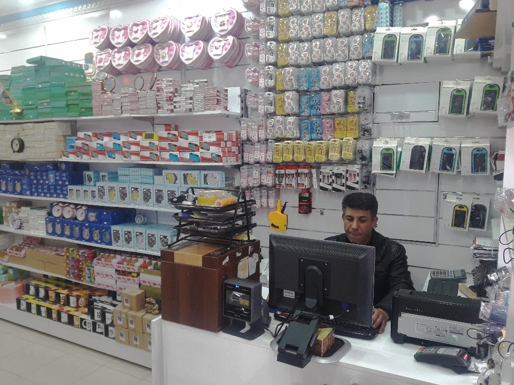 Kapüşonlu hırsız cep telefonunu çaldı