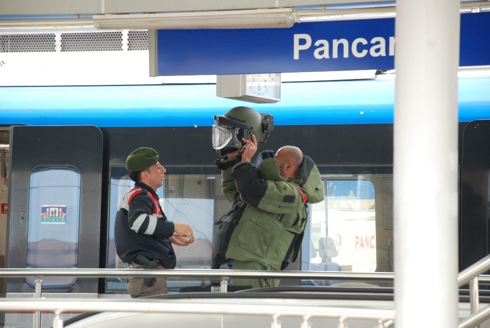 İzmir’de bomba ihbarıyla tren durduruldu, yolcular tahliye edildi