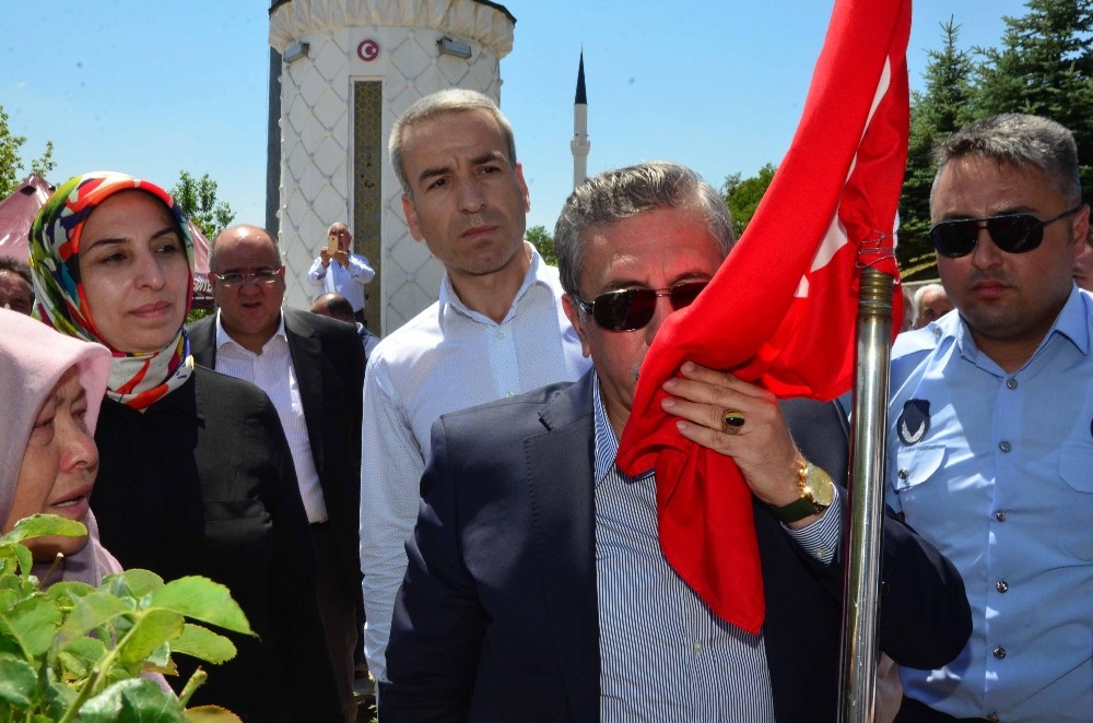 Pursaklar 15 Temmuz programına şehitlik ziyaretleriyle başladı