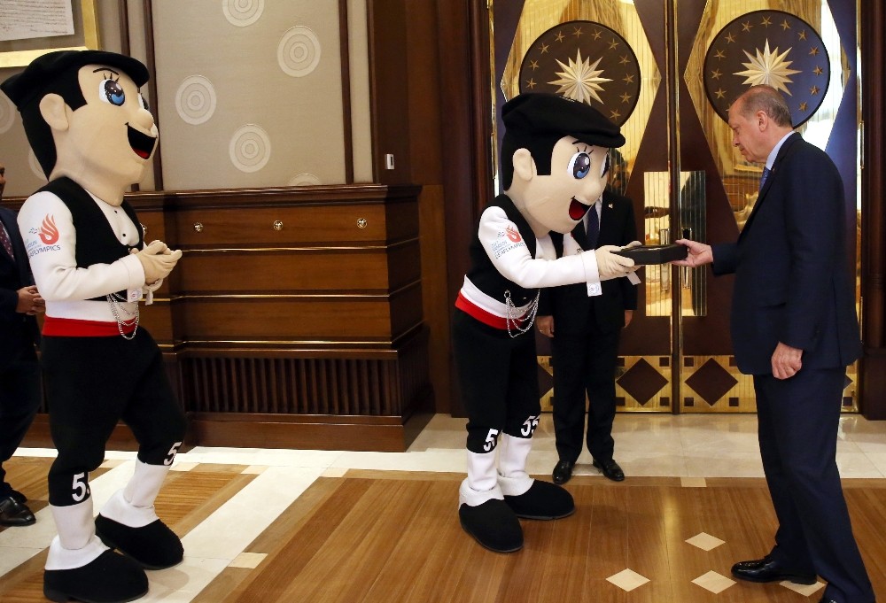 Bakan Kılıç’tan Cumhurbaşkanı Erdoğan ve Başbakan Yıldırım’a Deaflympics daveti