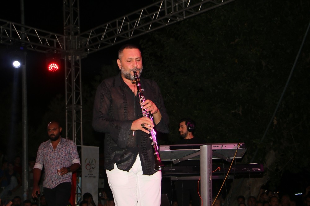 Hüsnü Şenlendirici Kınık Hasat Festivali’nde