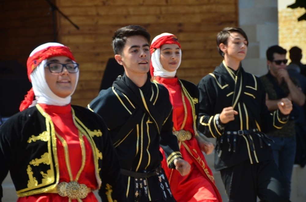 Gaziemir Halk Oyunları ekibine ödül