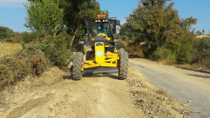 Kırkağaç’ta 32 kilometrelik yol yenilendi