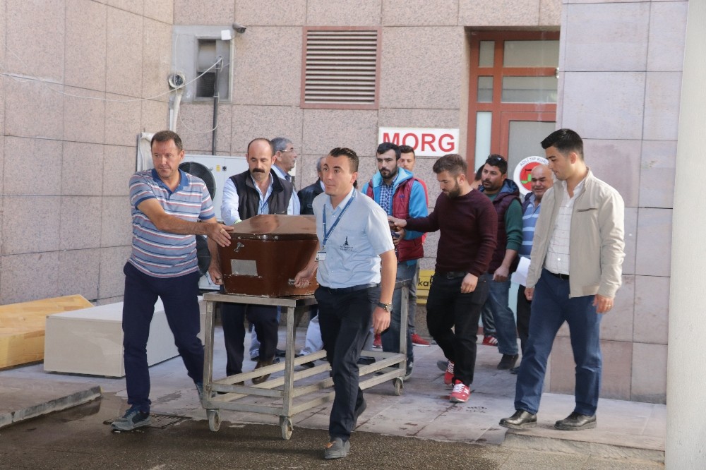 Aliağa’daki patlamada hayatını kaybedenlerin cenazeleri alındı