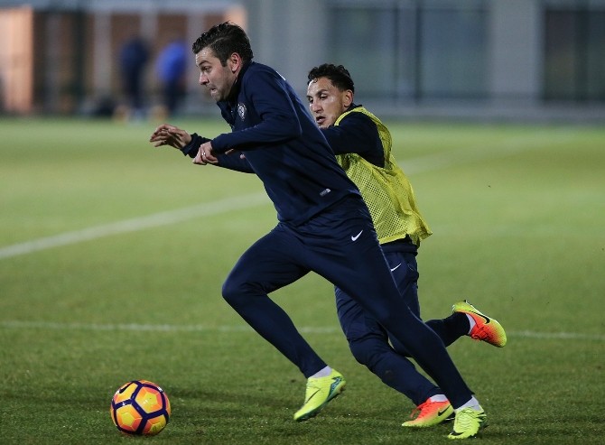 Osmanlıspor günü çift antrenmanla tamamladı