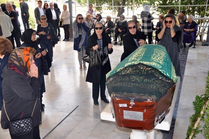 Bakıcısı tarafından öldürülen kadın defnedildi