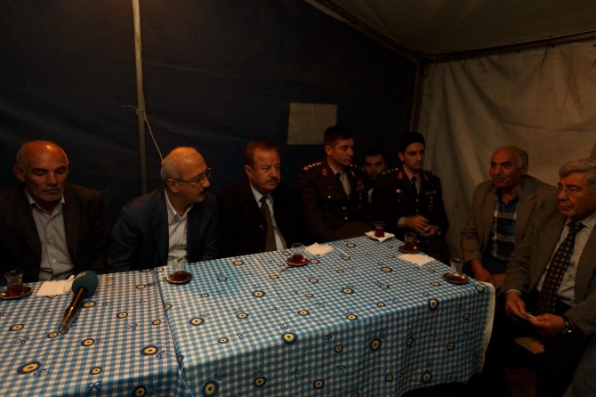 Kalkınma Bakanı Elvan 15 Temmuz Şehidi Özsoy’un ailesini ziyaret etti