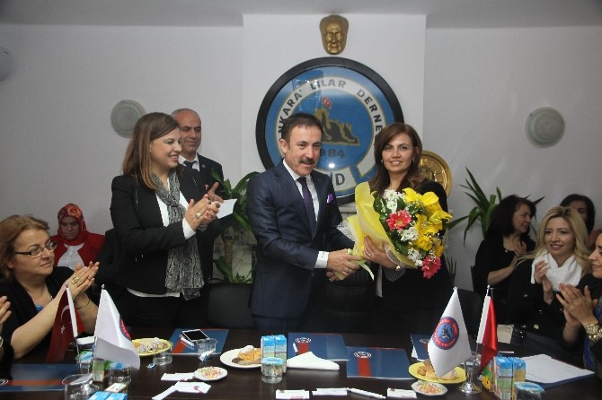 AHİD yeni kadın kolları başkanını seçti
