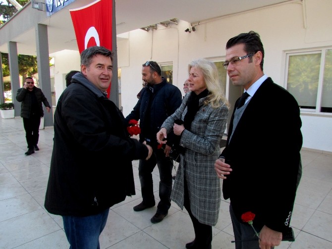 Çeşme’de CHP’lilerden emniyete taziye ziyareti