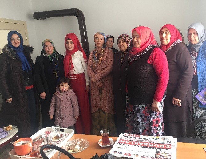 Kadınlar ev ev gezip hizmetleri anlatıyor