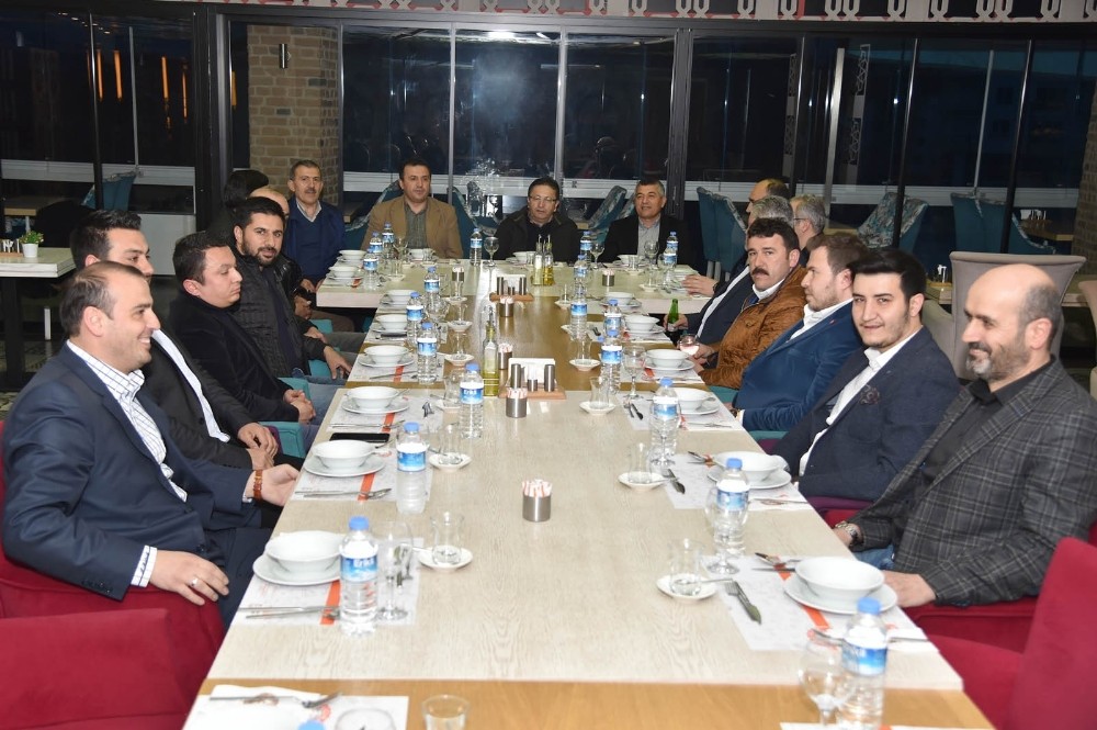 Başkan Tiryaki Altındağlı müteahhitlerle buluştu