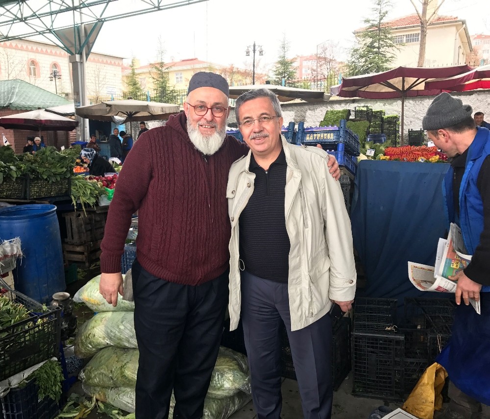 Başkan Çetin pazar esnafına cumhurbaşkanlığı sistemini anlattı