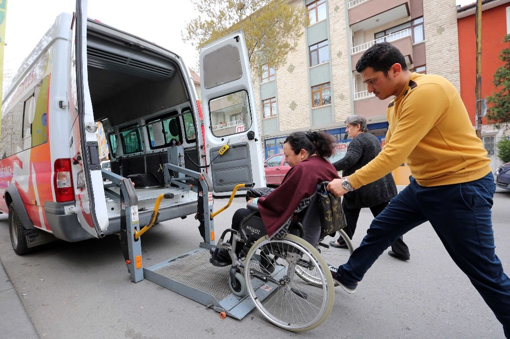 Yenimahalle’de yaşlı, engelli ve hasta vatandaşları sandığa belediye götürecek