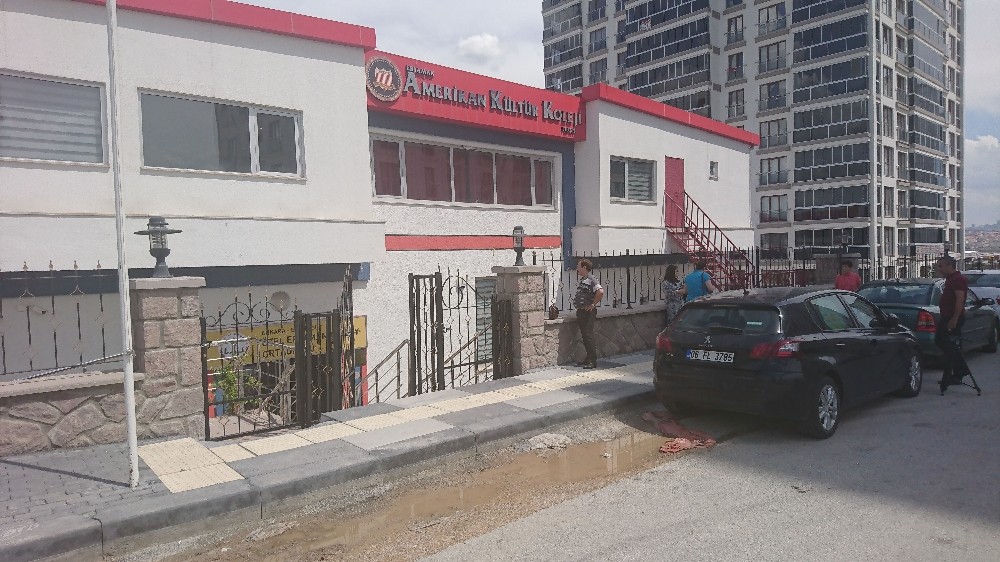 (Özel Haber) Okulun kapısına kilit vuruldu, öğretmenler isyan etti