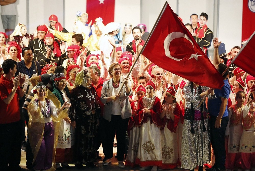 Konak’ta 13 yıllık şenlik göz doldurdu
