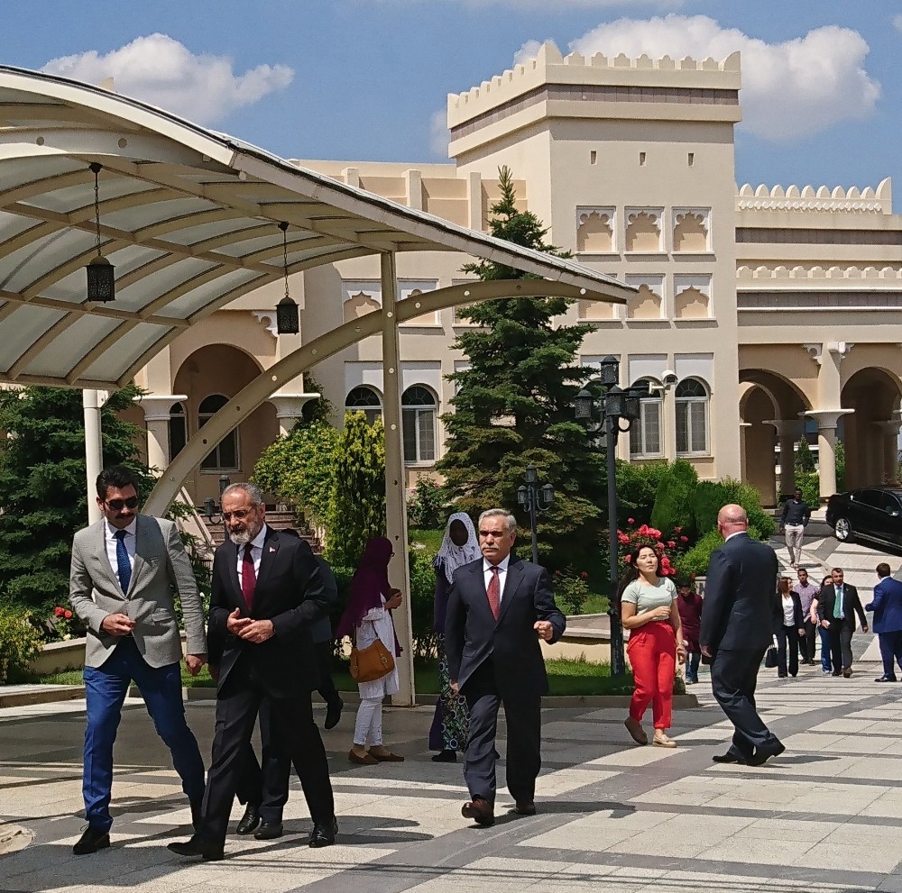 Cumhurbaşkanı Başdanışmanı Topçu, Katar Büyükelçiliğini ziyaret etti
