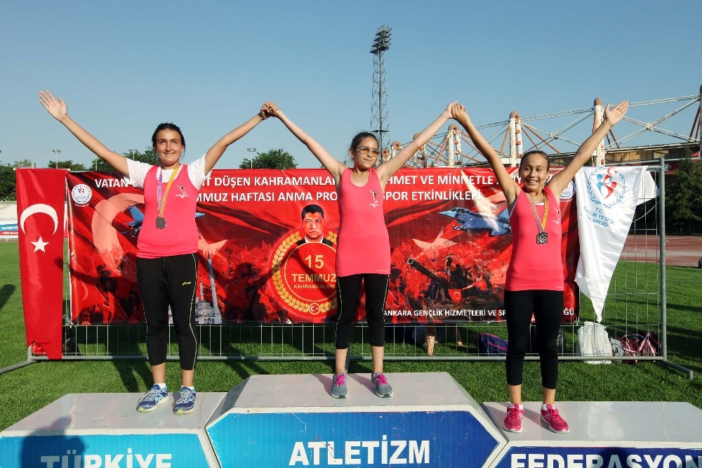 Gülen yüzler, gören kalpler yarıştı