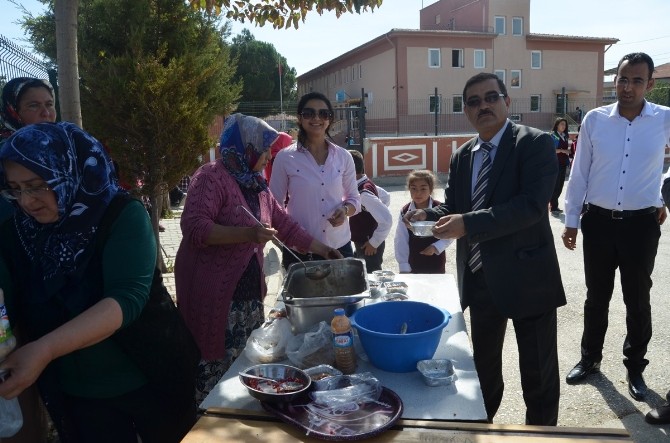 Okullarda aşure ikramı
