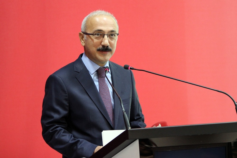 Bakan Elvan: “Ben rektör olsam mezun olan öğrencilerin yüzde kaçını işe yerleştirebiliyoruz, buna bakardım”
