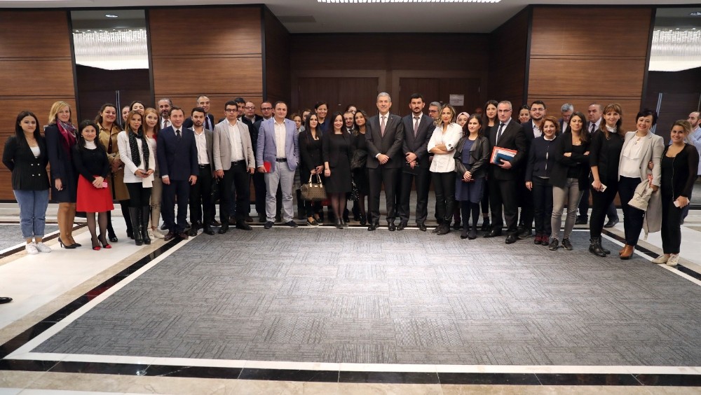 Sağlık Bakanı Demircan’dan ambulans uçaklardaki harflerin Menzil tarikatının işareti olduğu iddialarına yanıt
