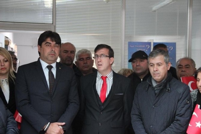 İzmir’de MHP ve CHP’den polislere taziye ziyareti
