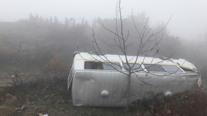 Öğrencileri taşıyan minibüs uçuruma yuvarlandı: 11 yaralı