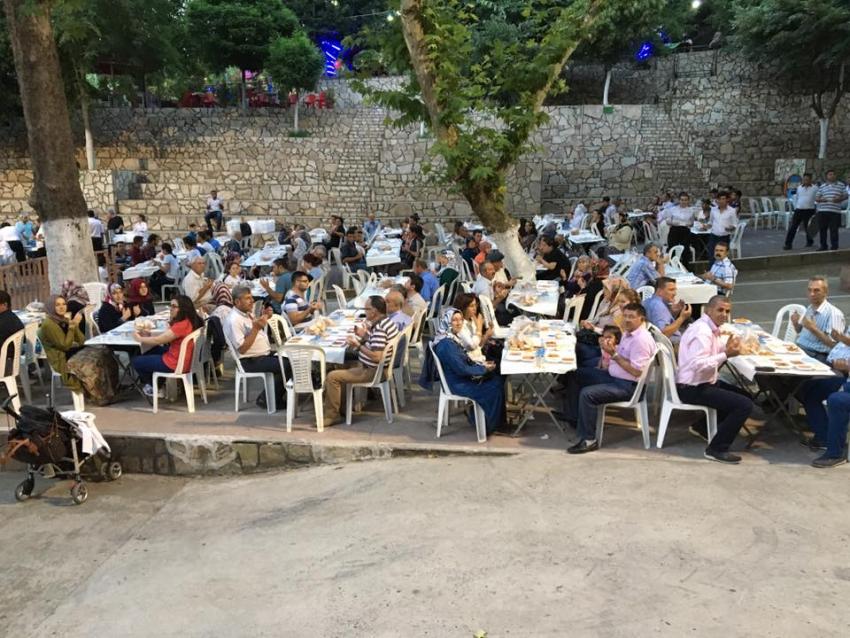 Bademli’de 2500 kişilik iftar sofrası kuruldu