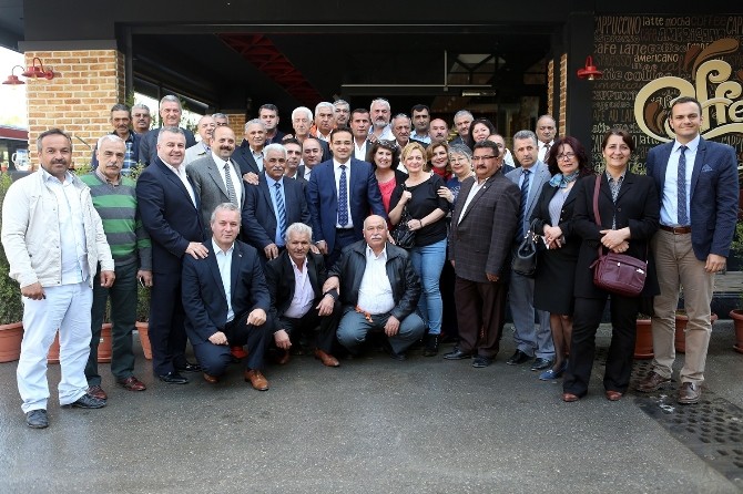 Bornova’da muhtarlara tam destek
