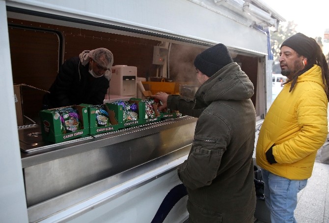 İşe gidenlere sıcak çorba molası
