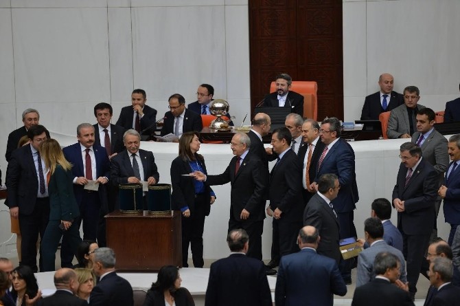 Anayasa değişikliği teklifinin 10. maddesi 343 oyla kabul edildi
