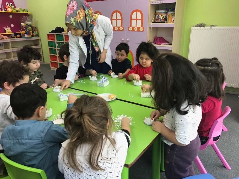 Nezaket Okullarında eğlenceli İngilizce eğitimi