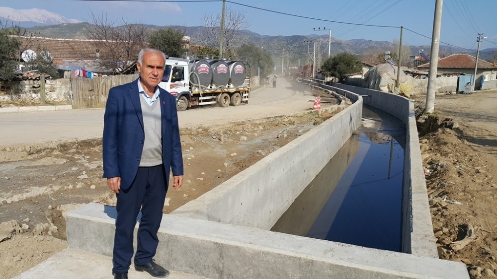Ödemiş’in o mahallesinde kötü koku ve çamura kanallı çözüm