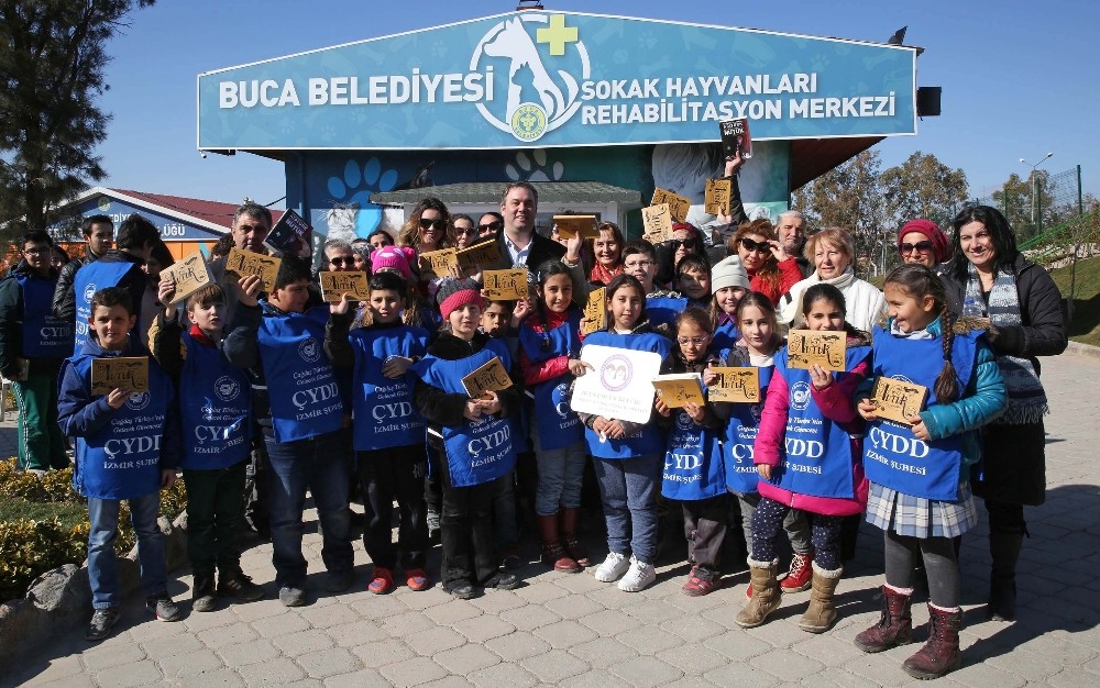 Buca’nın 5 yıldızlı Sokak Hayvanları Merkezi’nde anlamlı buluşma