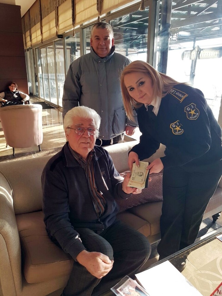 Tire’de cüzdanını unutan turist için seferber oldular