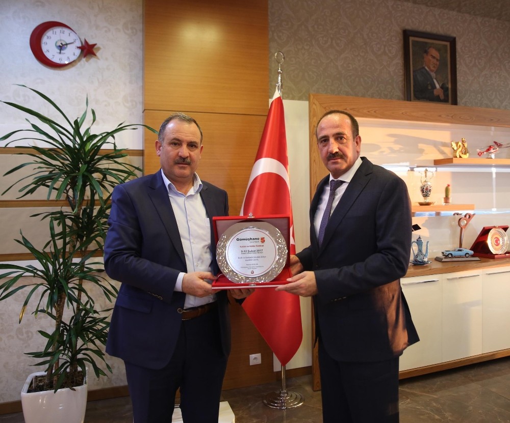 Gümüşhanelilerden Başkan Duruay’a teşekkür plaketi