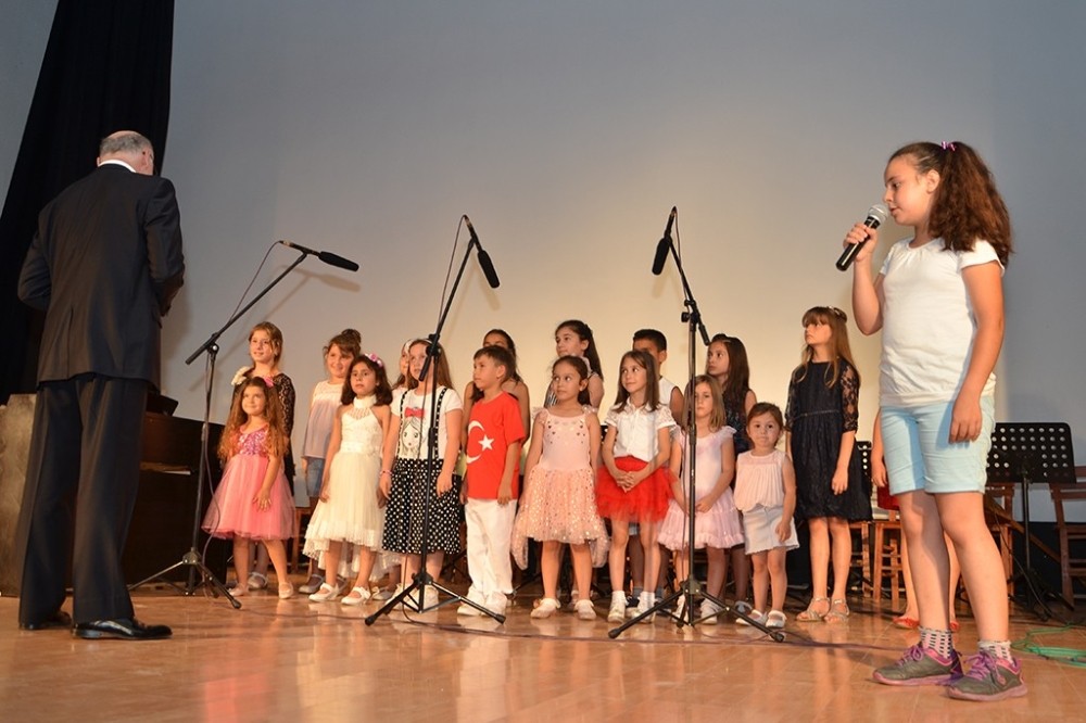Kursiyerlerin performansı alkışlandı