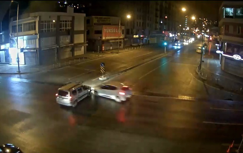 İzmir’de trafik kazaları MOBESE’de