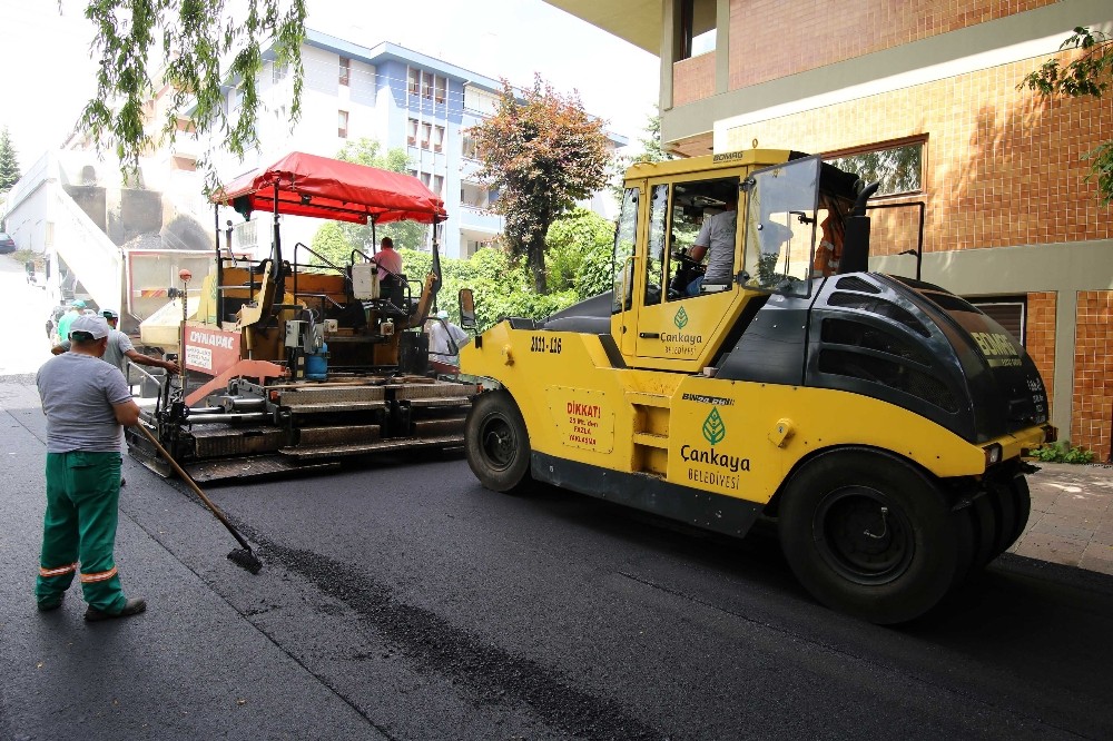 Çankaya’da asfalt çalışmaları aralıksız sürüyor