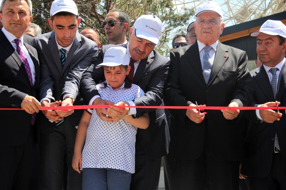 Bakan Arslan, şehit oğlu ile birlikte açılış yaptı
