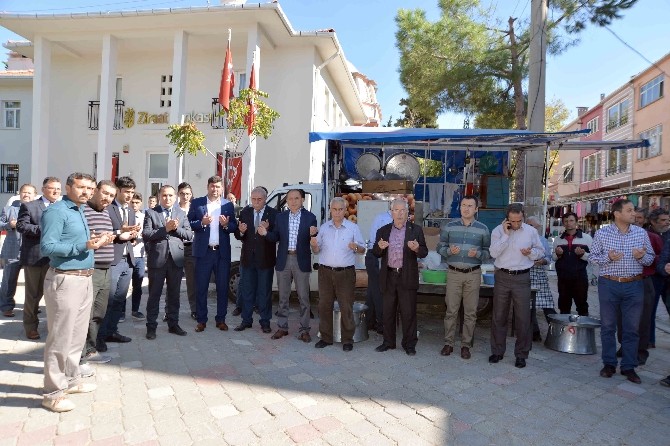 AK Parti Gördes İlçe Teşkilatı’ndan aşure ikramı