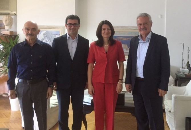 Ege Barış Ve İletişim Derneği’nden Konsolos Papoulıa’ya ziyaret