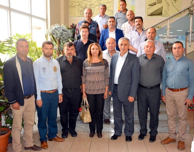 Konfeksiyoncu ve dericiler kalifiye elemandan yana dertli
