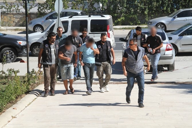 Milas’ta eş zamanlı uyuşturucu operasyonu