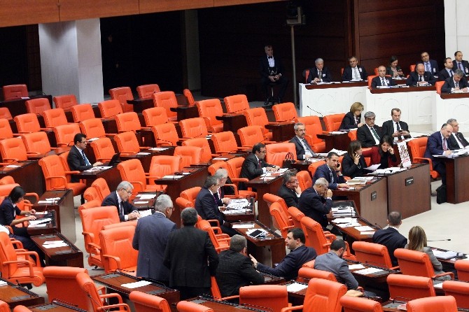 Genel Kurulda tutuklu HDP’li vekillerin fotoğrafları kaldırıldı