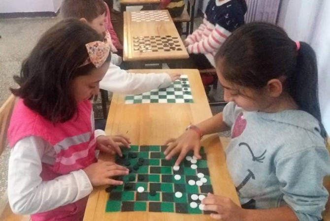 Kızılcahamam’da eski okul sıraları akıllı sıralara dönüştü