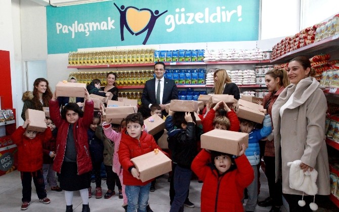 Kendileri küçük yaptıkları büyük
