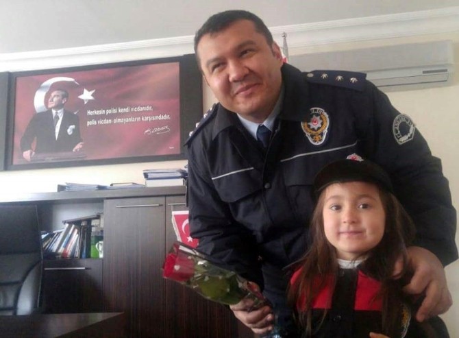 İlkokul öğrencilerinden polislere ziyaret